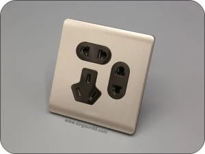 M9 3 Gang Universal-Mehrfachsteckdose